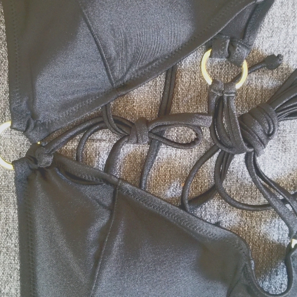 Blk halter top with ties fr H&M, poly size M